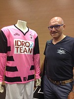 Enzo Sartorato presenta la nuova maglia Eye Enzo Sartorato presenta la nuova maglia Eye